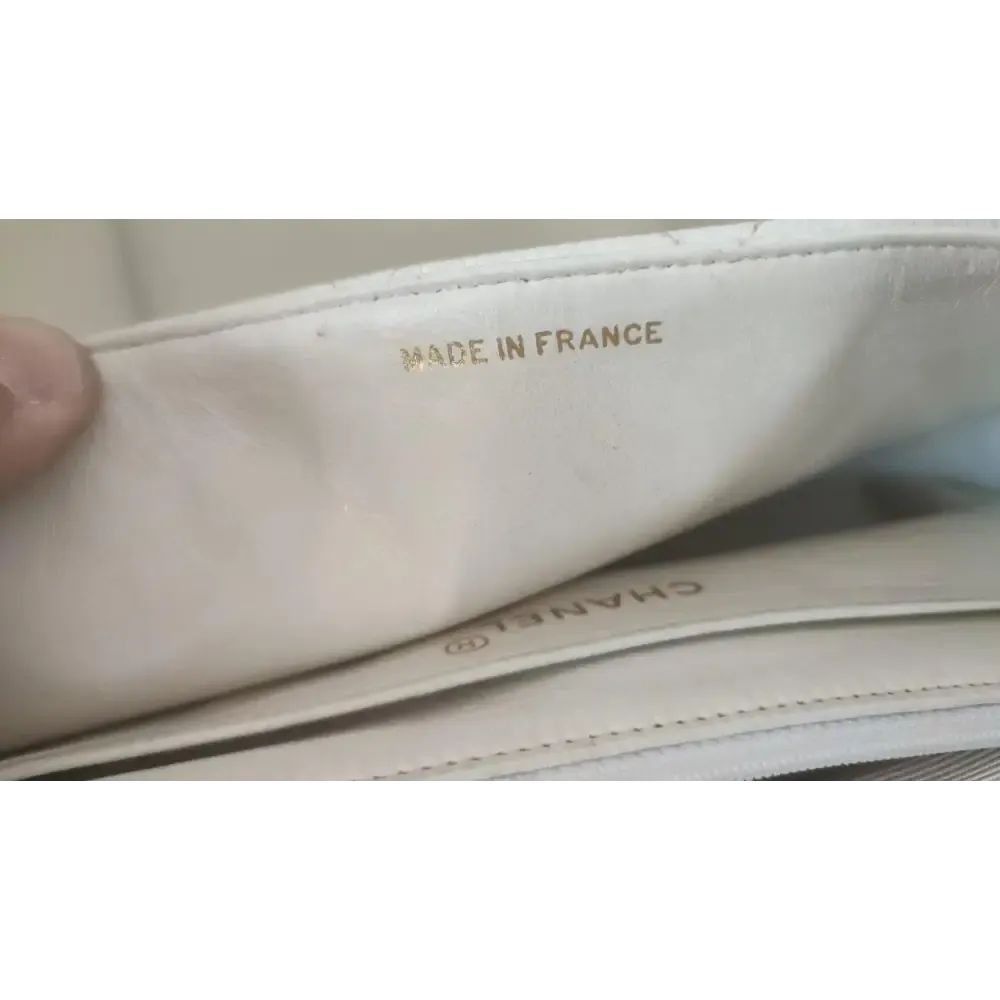 Chanel Diana Shoulder Bag - Elegant White Quilted Design