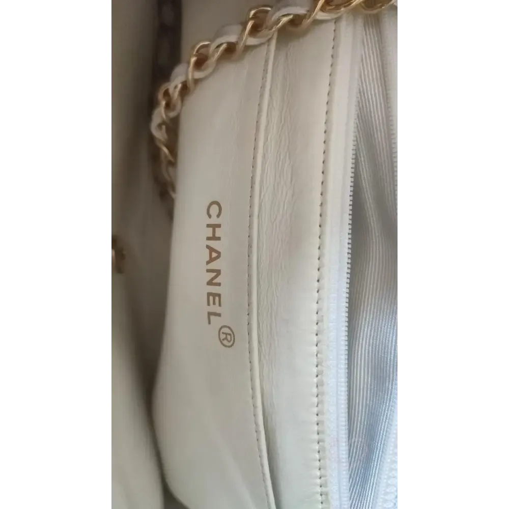 Chanel Diana Shoulder Bag - Elegant White Quilted Design