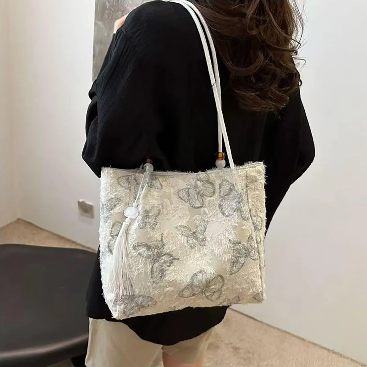 Chinese women's retro printed handbag, butterfly design large capacity shoulder bag, elegant temperament banquet gift