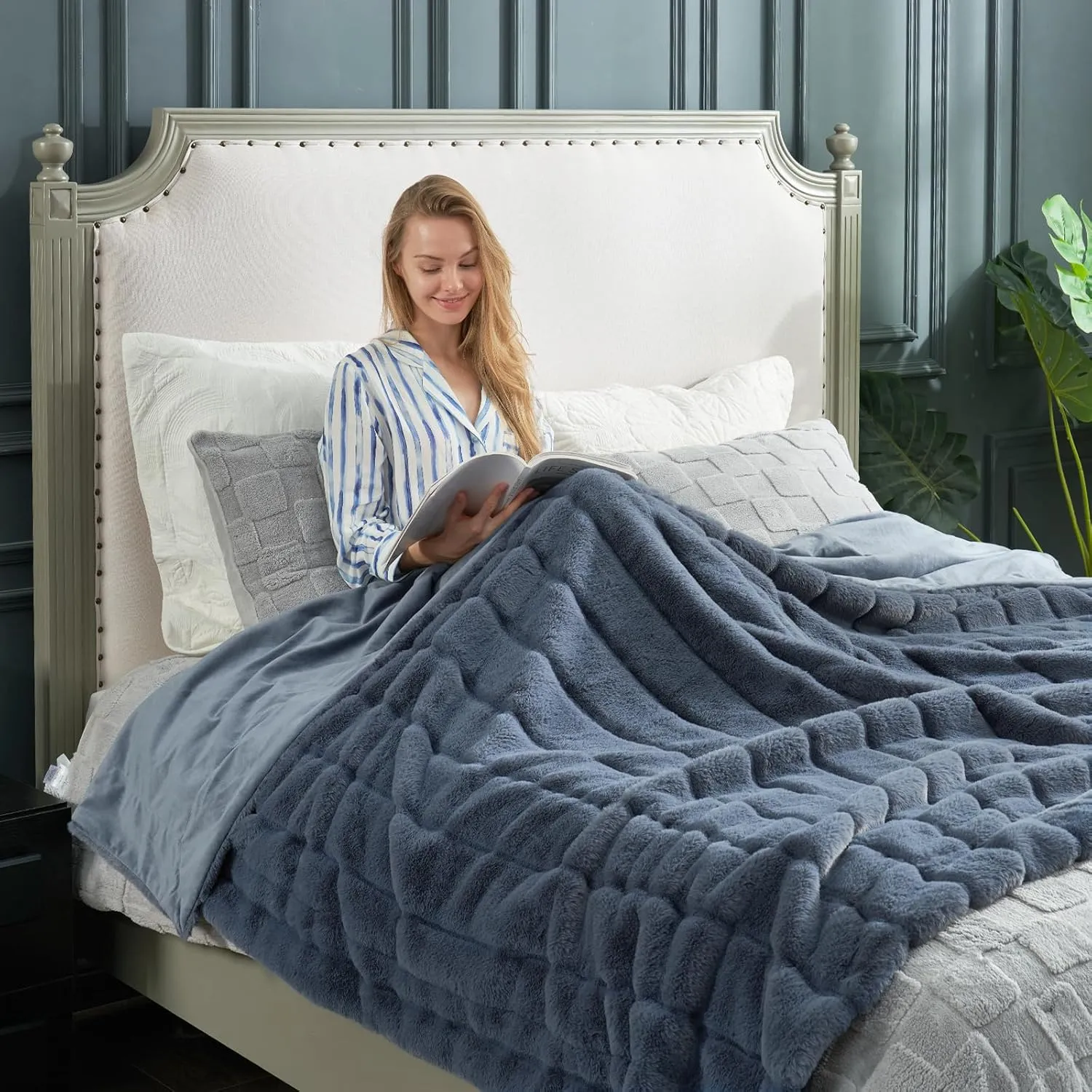 Cozy Bliss Faux Fur Throw Blanket for Couch, Cozy Soft Plush Thick Winter Blanket for Sofa Bedroom Living Room, 60 * 80 Inches Blue
