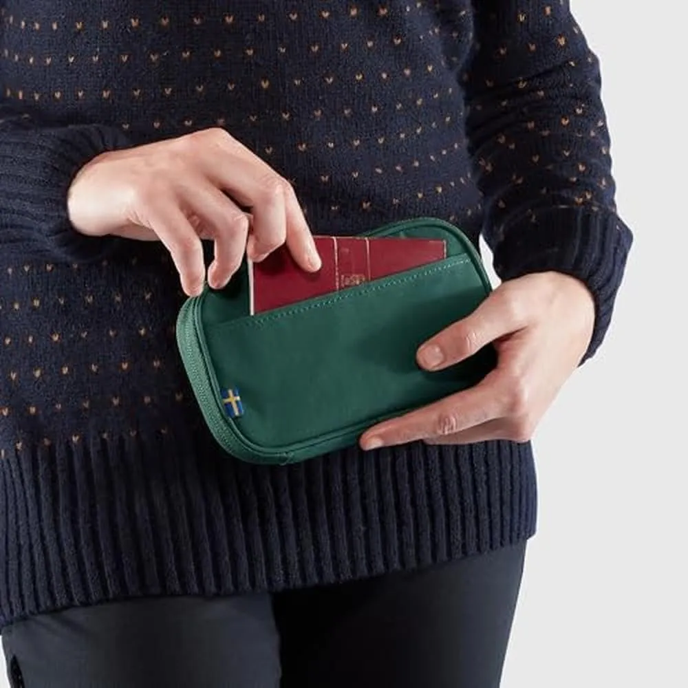 Fjallraven Unisex-Adult (Luggage only) Kånken Travel Wallet, Green, X-Large