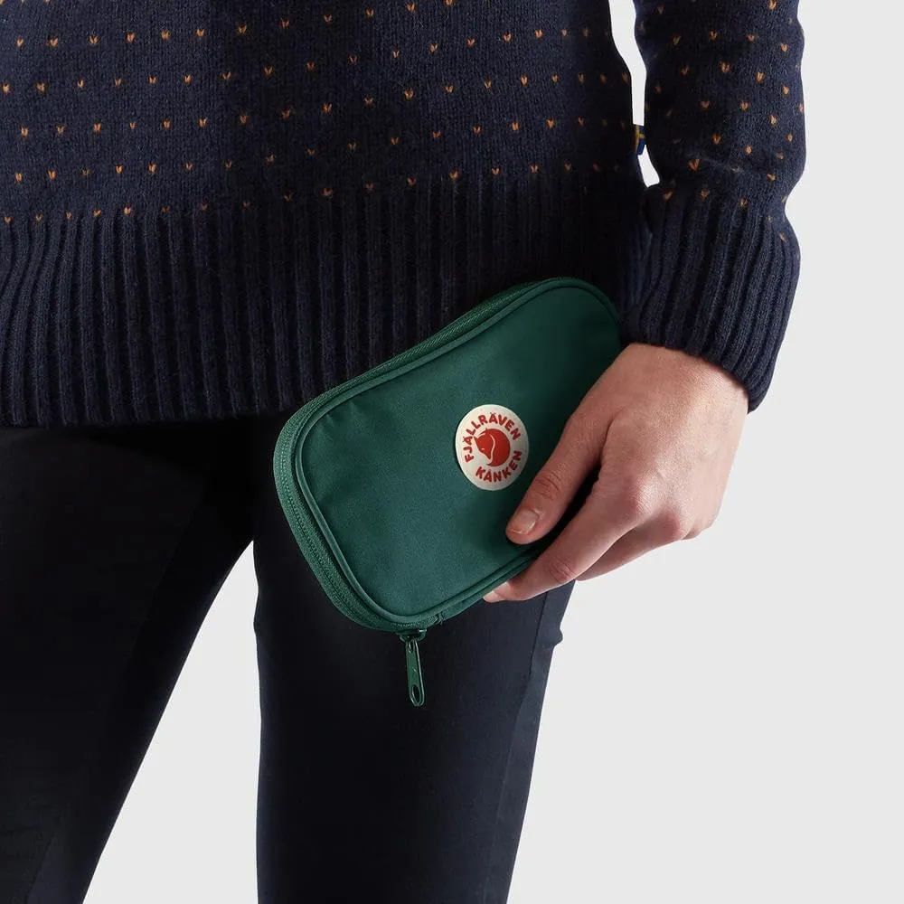 Fjallraven Unisex-Adult (Luggage only) Kånken Travel Wallet, Green, X-Large