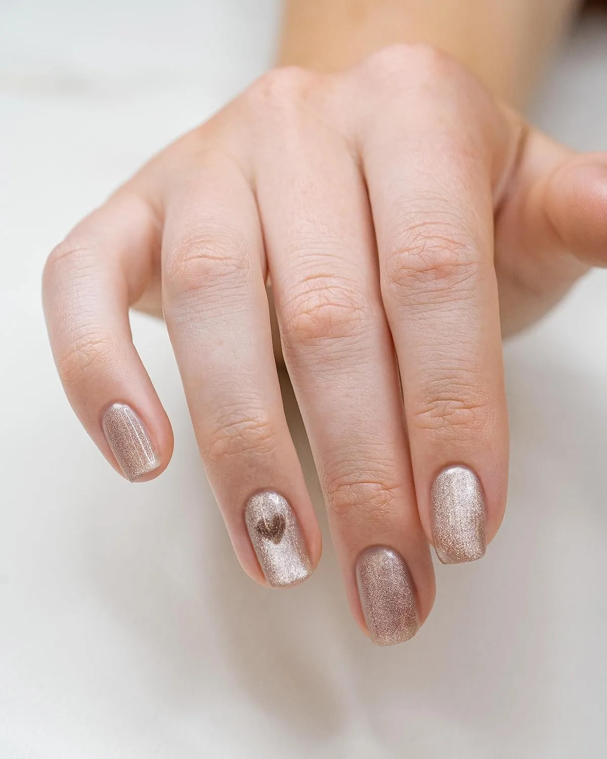 Gelish Cat Eye Pure Velvet Magnet – Magnetic Gel Polish, Stunning Reflections, Two-Toned Color Shift, Gorgeous Cat Eye Designs, Long-Lasting, Vegan, & Cruelty-Free (Feel The Allure, 15mL)