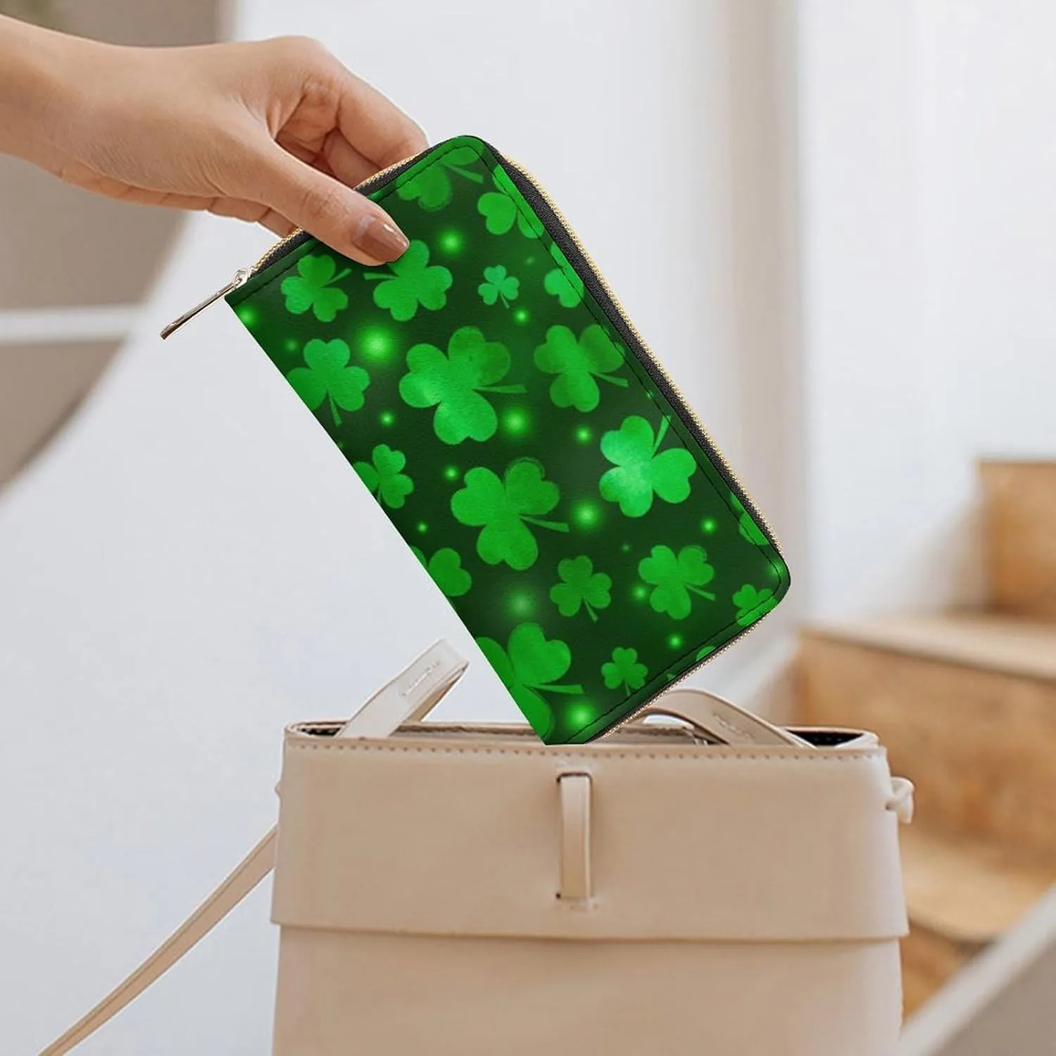 Girl's Travel Purse Fashion Design, Huge Storage Capacity Purse, Cute Decor Wallet, Long PU Zipper Wallet Compatible with St Patricks Day Green Shamrock Clover Leaf Grass