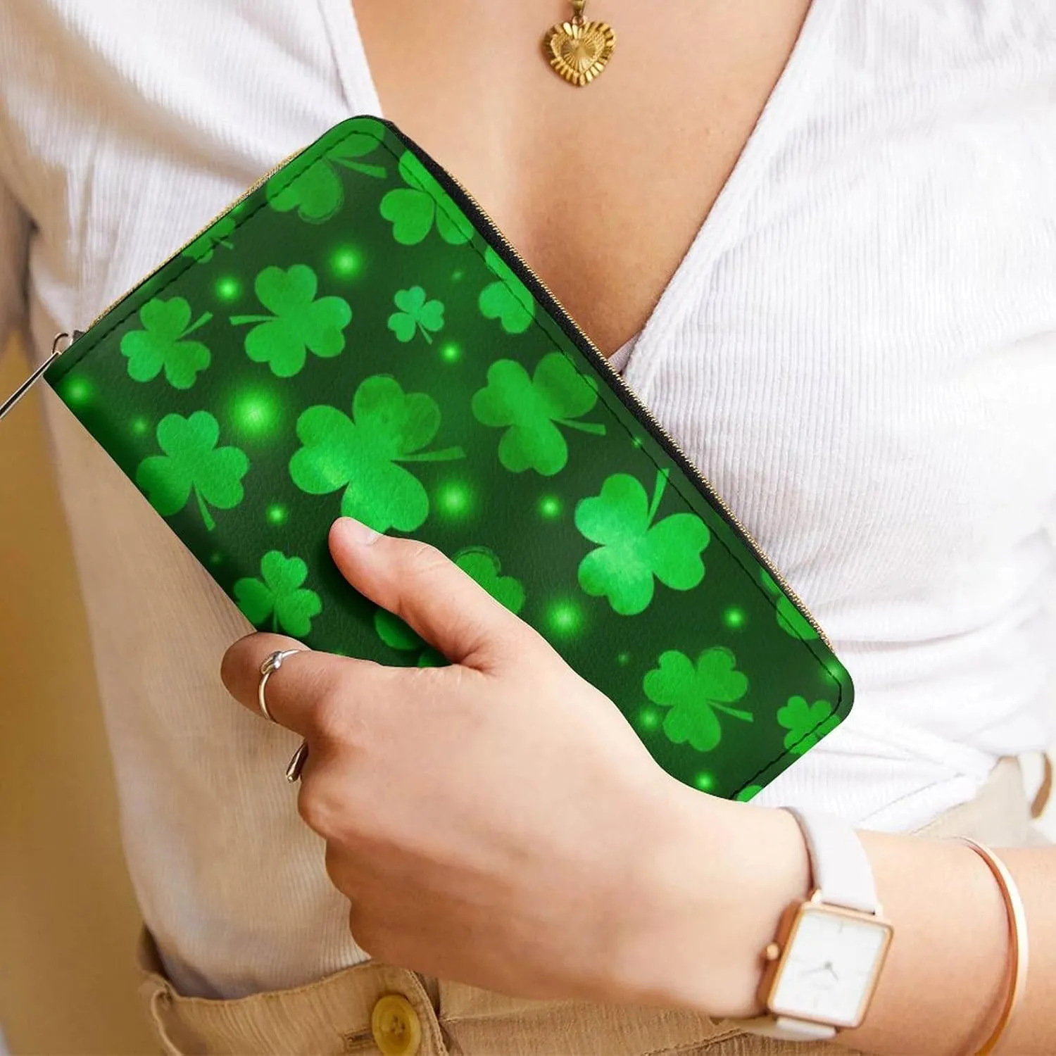 Girl's Travel Purse Fashion Design, Huge Storage Capacity Purse, Cute Decor Wallet, Long PU Zipper Wallet Compatible with St Patricks Day Green Shamrock Clover Leaf Grass