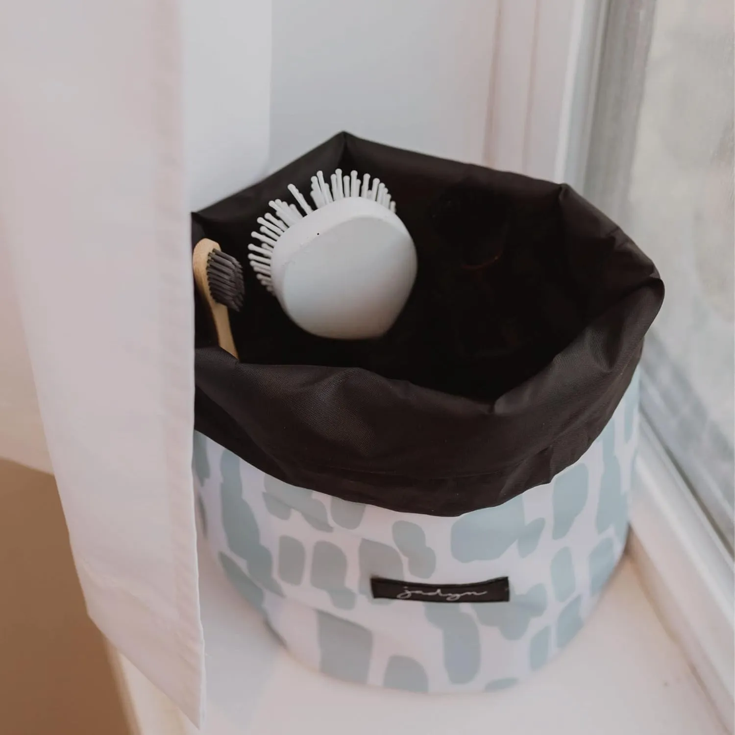 Jadyn Durable Cinch Top Makeup Organizer - Compact Travel Makeup Bag with 7 Interior Pockets for Cosmetics Large Drawstring Toiletry Travel Bag for Women - 6L Storage Capacity (Raindrop)