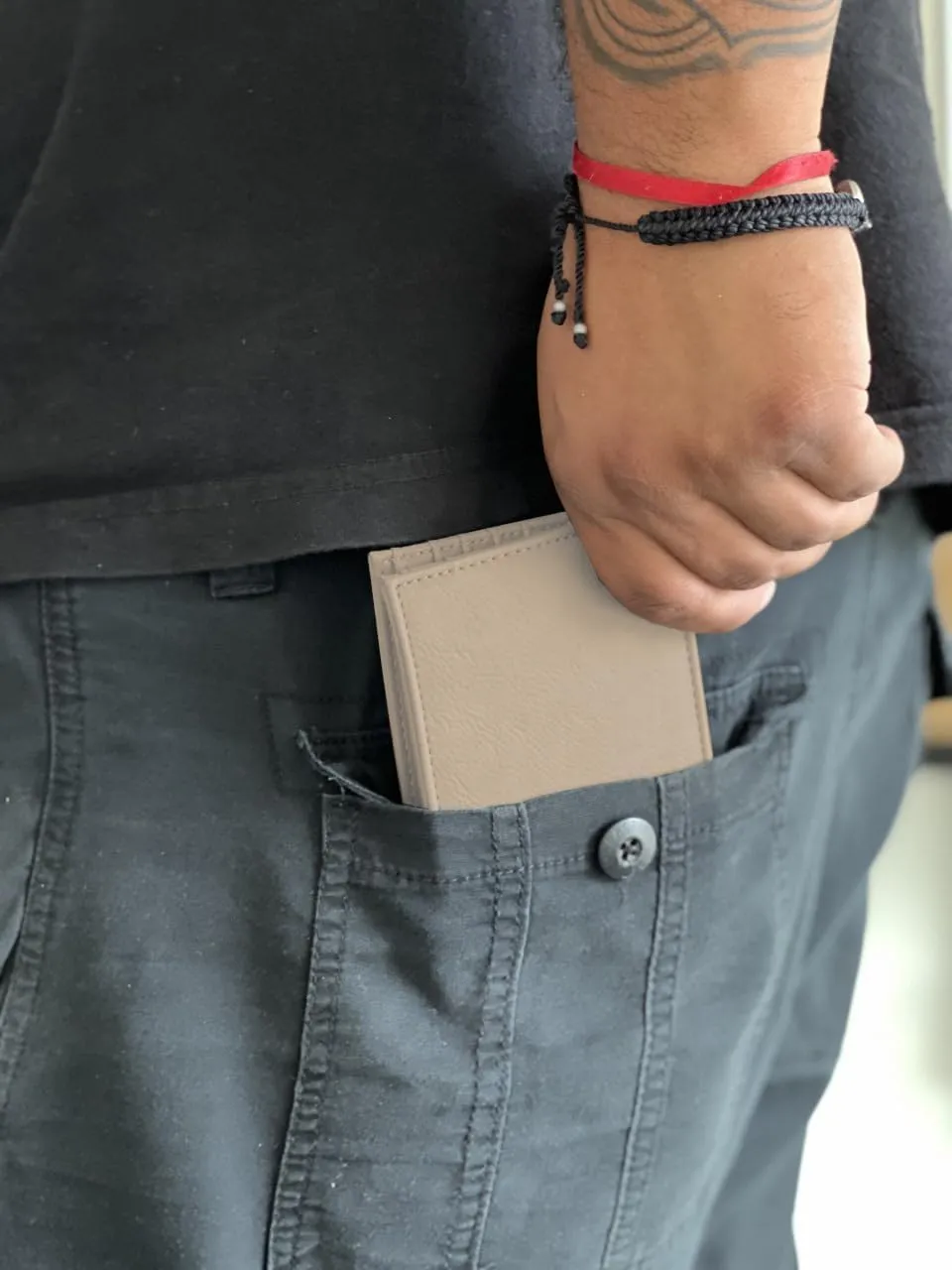 LaserGram Faux Leather Bi-Fold Wallet, Basketball Slam Dunk Man, Personalized Engraving Included (Beige)