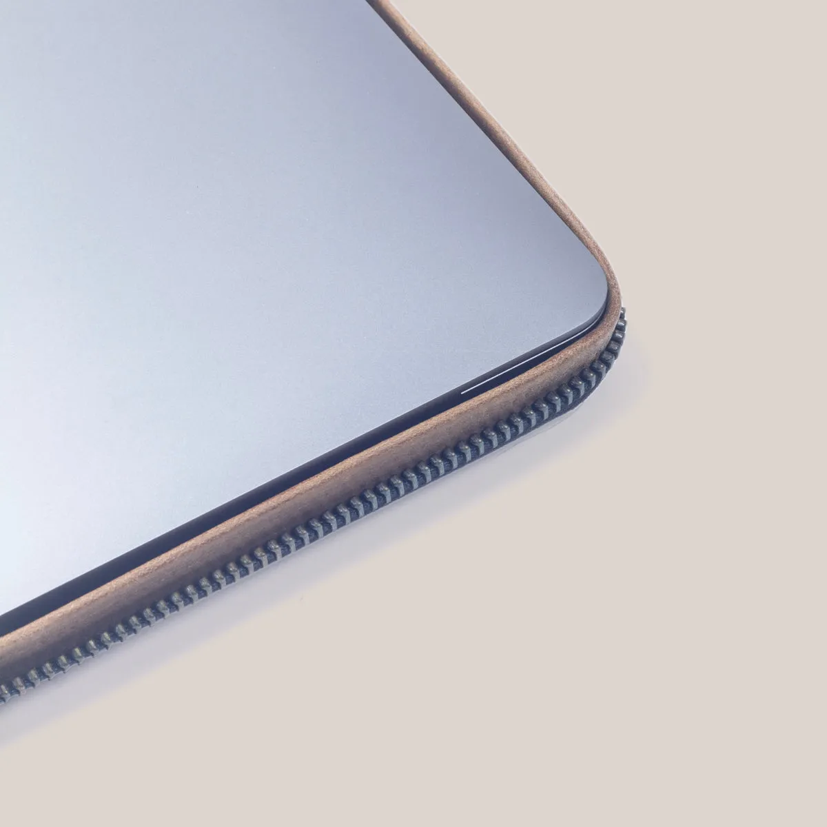 MacBook Pro 13 Zippered Laptop Case - Vintage Tan