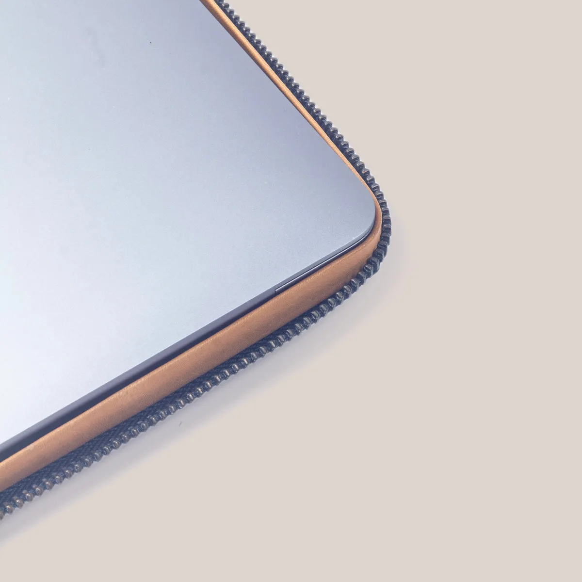 MacBook Pro 13 Zippered Laptop Case - Vintage Tan