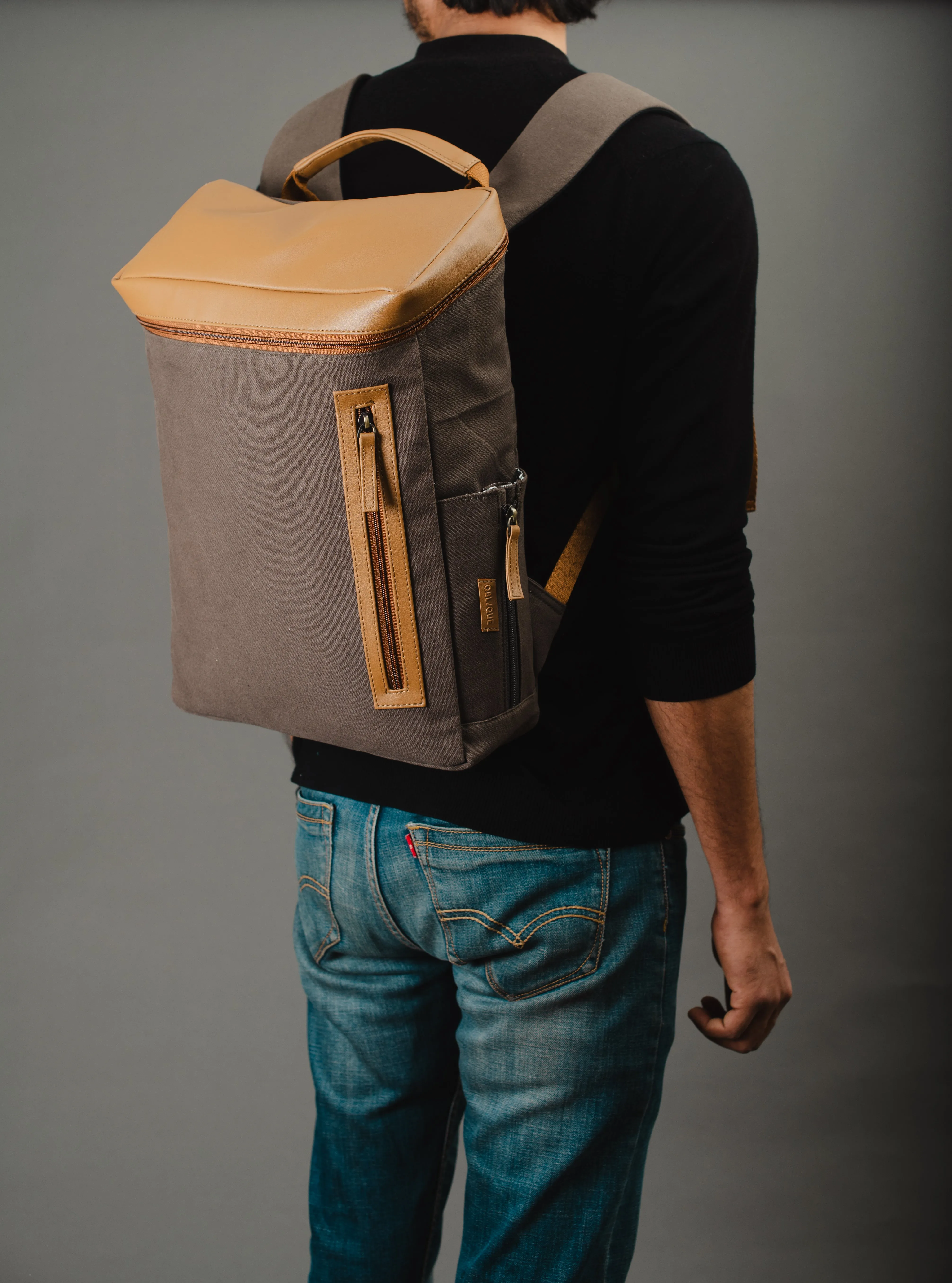 Oblique Flash Backpack Charcoal: 1N
