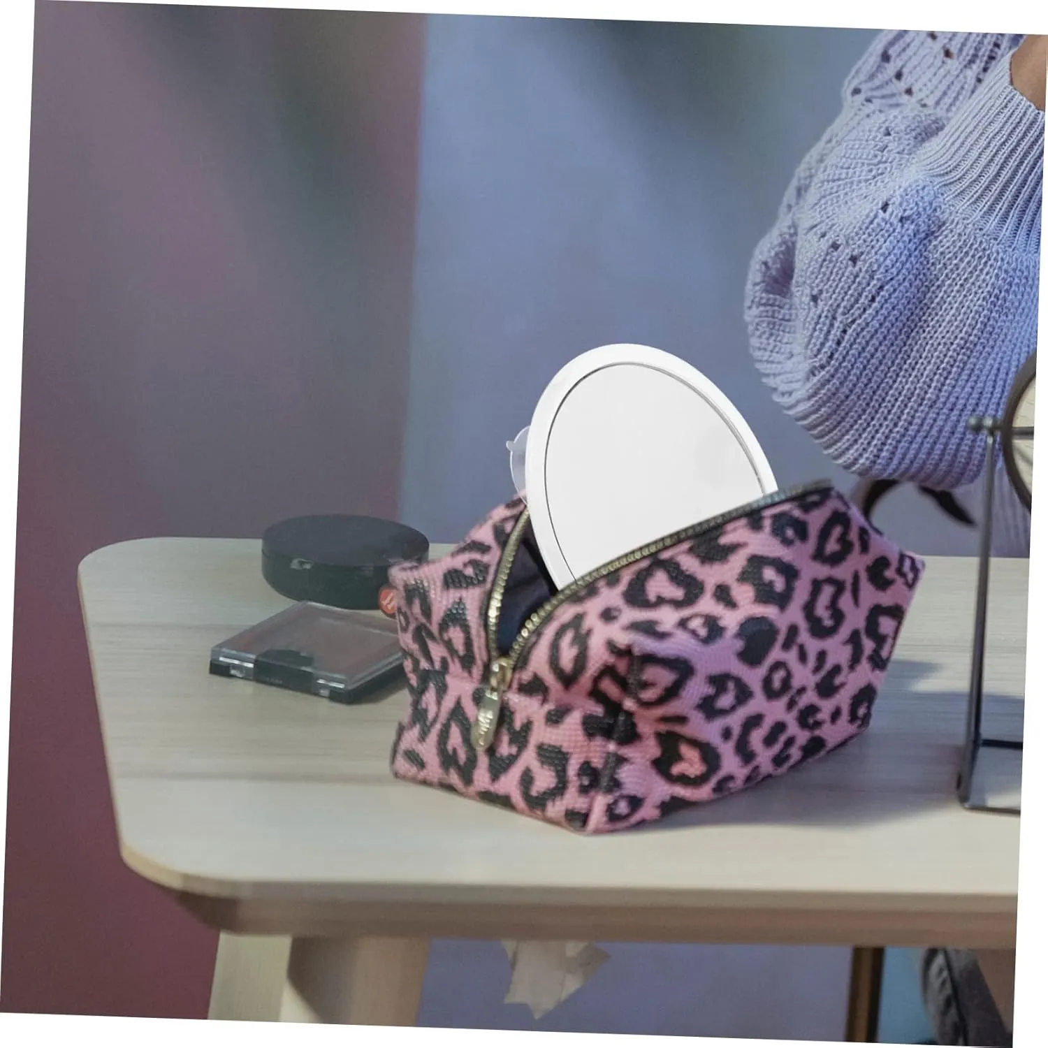 Round Magnifying Makeup Mirror with Suction Cups Portable High Definition Cosmetic Mirror for Home and Travel Lightweight Design for Handbag