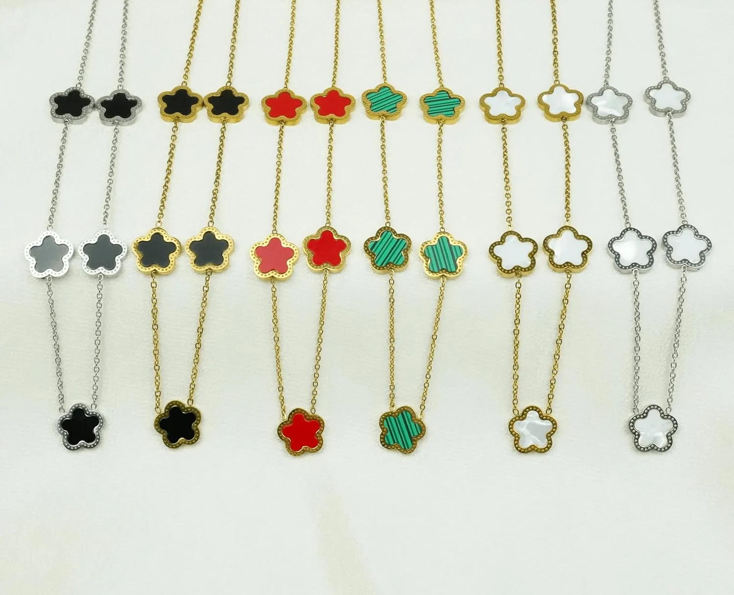 SHINYY 5 Leaf Clover Choker Necklace for Women 18K Gold Plated Stainless Steel Black Lucky Five Leaf Dangle Chain Jewelry Gift for Mother and Daughter
